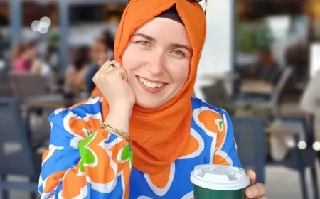 GÜLÜMSE GÜZEL KADIN
