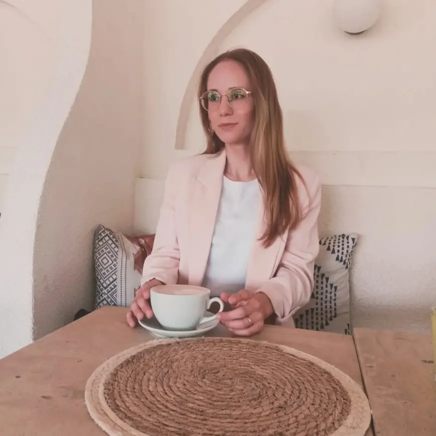 Esra Değirmenci Kimdir?