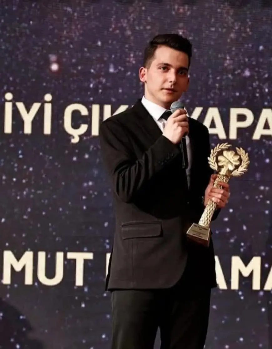 Genç Yazar Umut Karaman, Edebiyat ve Sosyal Sorumluluk Çalışmalarıyla Dikkat Çekiyor
