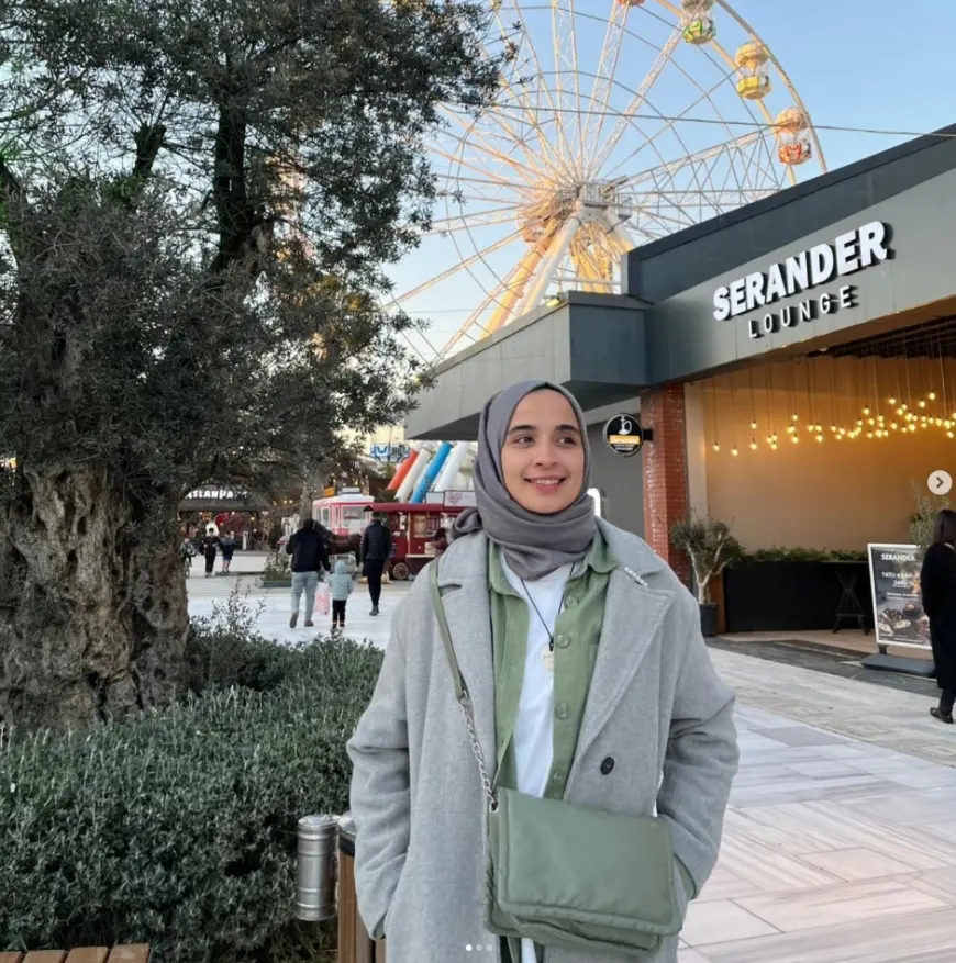 Ayşe Rabia Çelik Kimdir? Taç Utangaçlığı Yazarı Edebiyat Dünyasında Dikkat Çekiyor