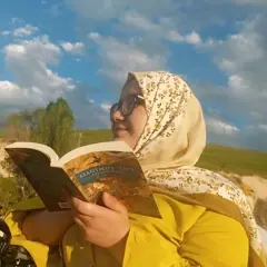 Elanur Demir